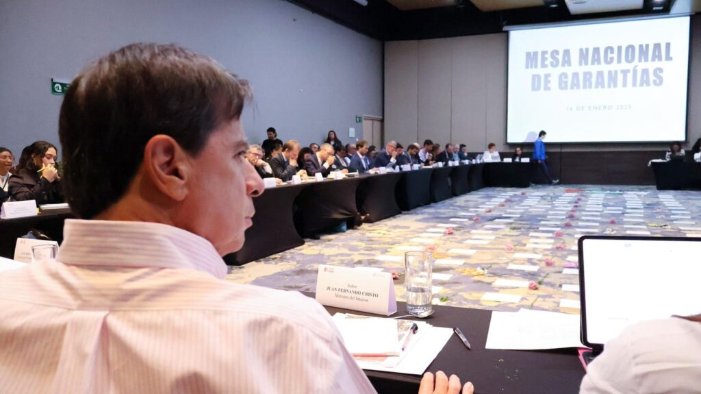 en-colombia-ya-hay-mas-de-15.000-personas-con-medidas-de-proteccion-personal (1)
