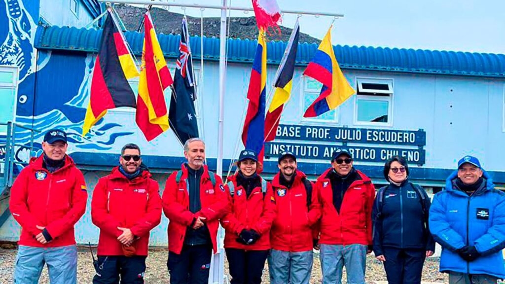 250203-Comienza-travesia-a-la-Antartica-para-investigar-efectos-del-cambio-climatico-1280 (1)