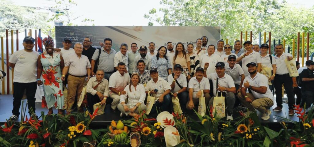 Gobierno_del_Cambio_entrega_primera_Comunidad_E.original (1)