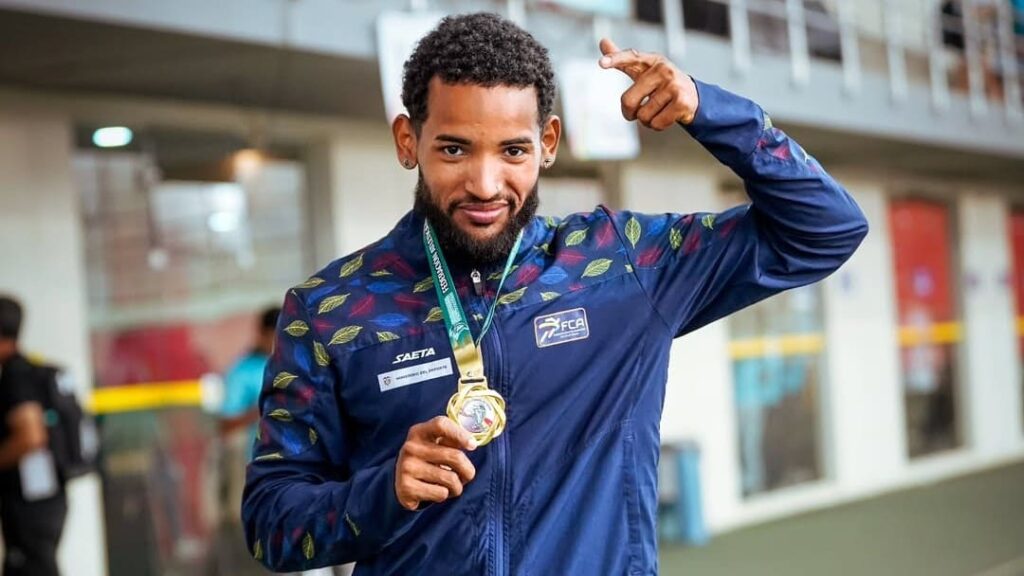 Neiker-Abello-campeon-de-los-60-metros-planos-en-el-Campeonato-Sudamericano-Indoor-Cochabamba-2025 (1)