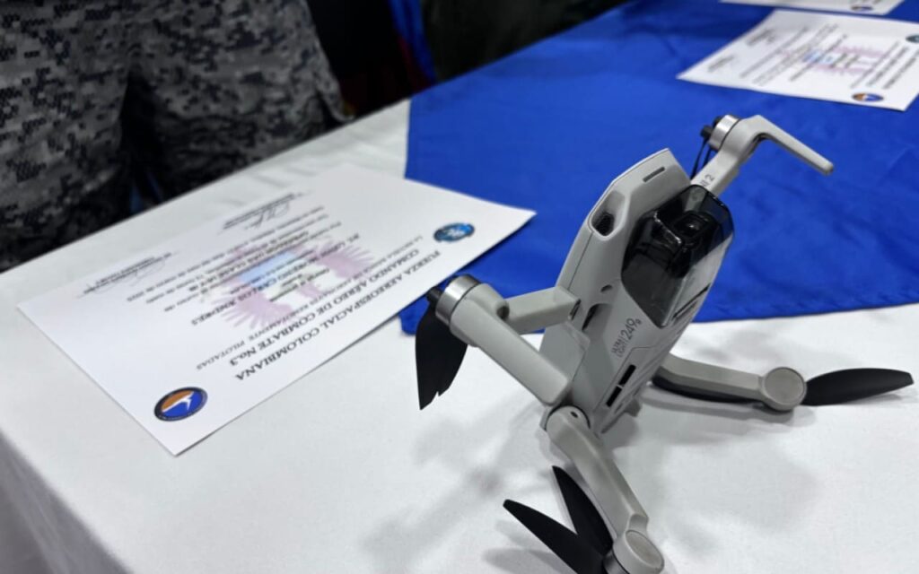 La guerra moderna evoluciona con operadores de drones tácticos