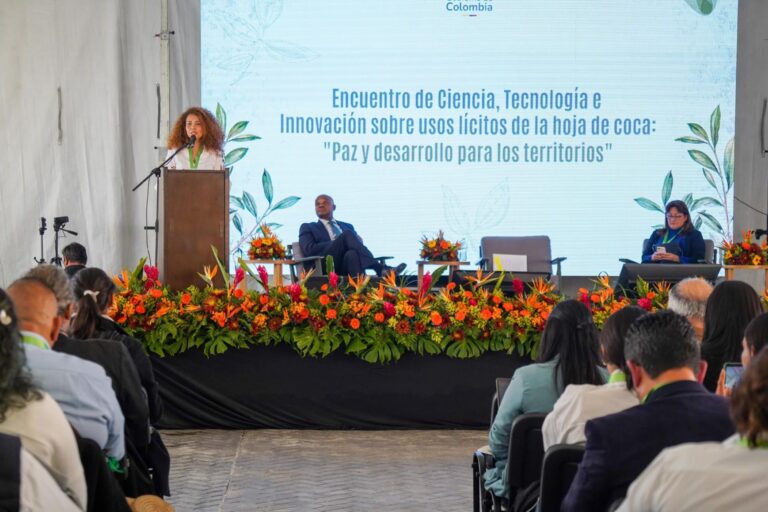 MinCiencias, impulsa el aprovechamiento lícito de la hoja de coca desde la ciencia, la innovación y la bioeconomía