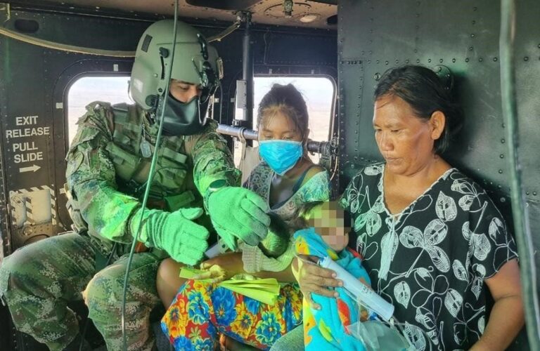 Ejército Nacional realiza evacuación aérea de menores wayuu por emergencia médica