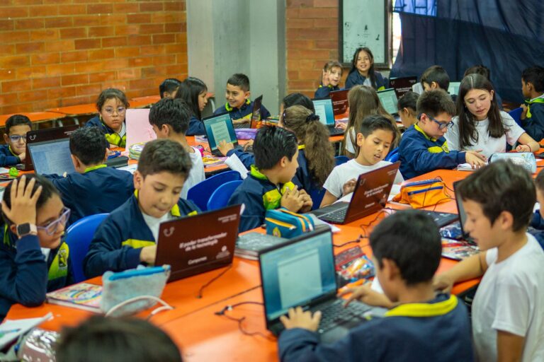 Más de 10.300 escritores dejaron plasmadas sus historias de paz en el Concurso Nacional de Escritura