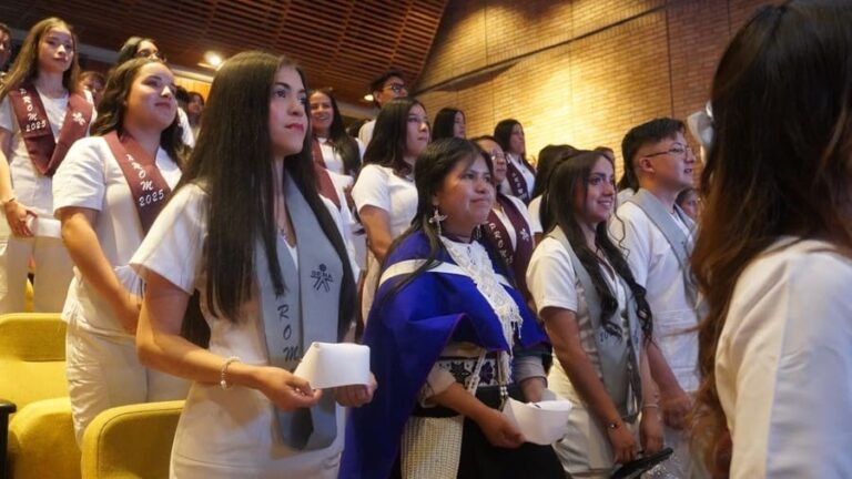 140 graduados del SENA se suman al cuidado de la salud en Colombia