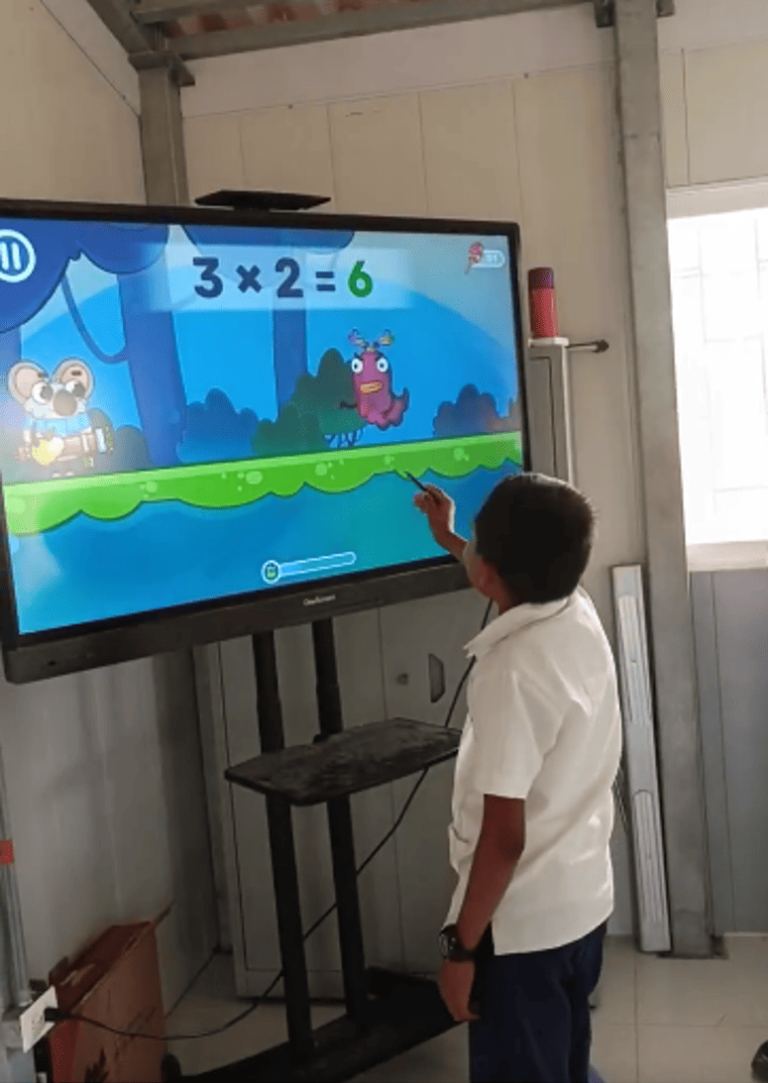 Energía solar ilumina aulas y sueños en La Guajira