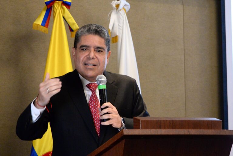 Contralor propone revisar subsidios energéticos para garantizar equidad social