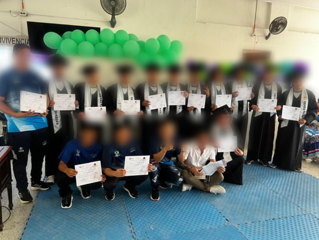 Adolescentes reforman su camino y lideran como periodistas de paz