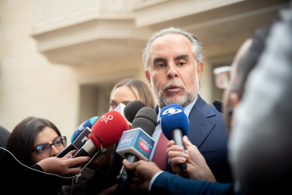 Ministro del Interior impulsa discusión clave sobre Reforma a la Salud